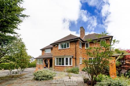 4 bedroom Detached house for sale in Queens Parade, Cleethorpes, DN35