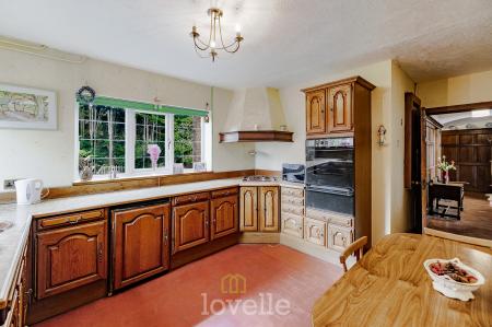 4 bedroom Detached house for sale in Queens Parade, Cleethorpes, DN35