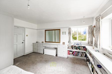 4 bedroom Detached house for sale in Queens Parade, Cleethorpes, DN35