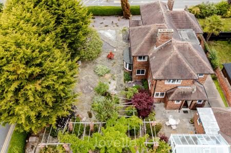 4 bedroom Detached house for sale in Queens Parade, Cleethorpes, DN35