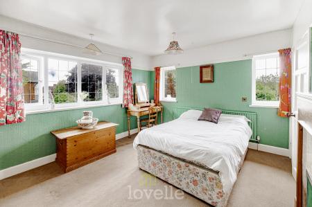 4 bedroom Detached house for sale in Queens Parade, Cleethorpes, DN35