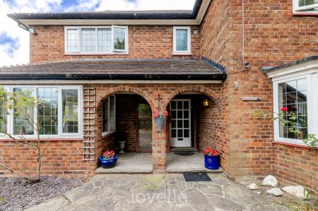 4 bedroom Detached house for sale in Queens Parade, Cleethorpes, DN35