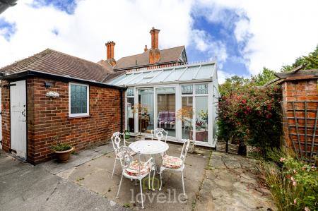 4 bedroom Detached house for sale in Queens Parade, Cleethorpes, DN35