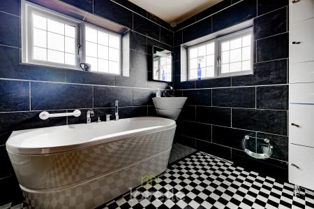 4 bedroom Detached house for sale in Queens Parade, Cleethorpes, DN35