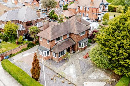 4 bedroom Detached house for sale in Queens Parade, Cleethorpes, DN35