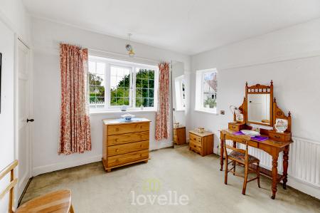 4 bedroom Detached house for sale in Queens Parade, Cleethorpes, DN35