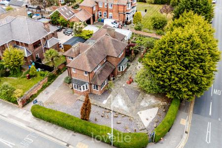 4 bedroom Detached house for sale in Queens Parade, Cleethorpes, DN35