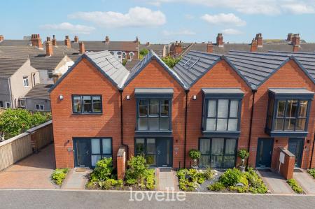 3 bedroom Town house for sale in Stable Mews, Cleethorpes, DN35