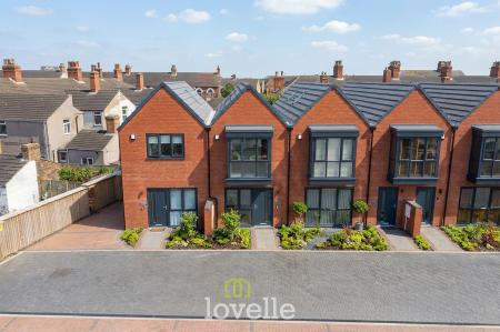 3 bedroom Town house for sale in Stable Mews, Cleethorpes, DN35