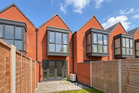 2 bedroom Town house for sale in Stable Mews, Cleethorpes, DN35