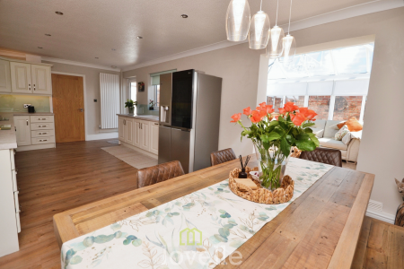 3 bedroom Bungalow for sale in Tetney Road, Humberston, DN36