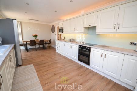 3 bedroom Bungalow for sale in Tetney Road, Humberston, DN36