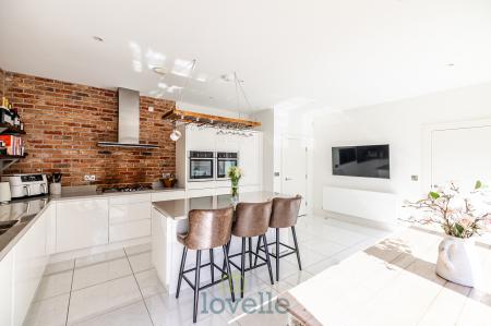 4 bedroom Detached house for sale in The Birches, Humberston, DN36