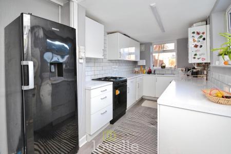 2 bedroom Terraced House for sale in Whites Road, Cleethorpes, DN35