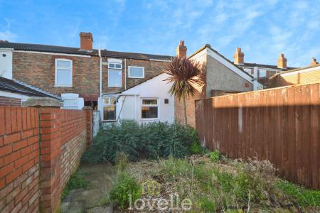 2 bedroom Terraced House for sale in Whites Road, Cleethorpes, DN35