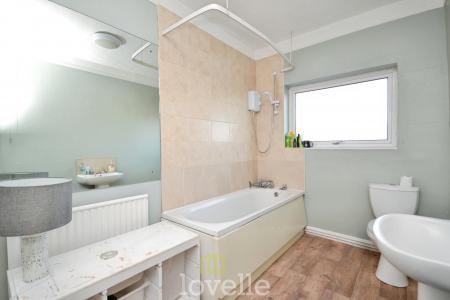 2 bedroom Terraced House for sale in Whites Road, Cleethorpes, DN35