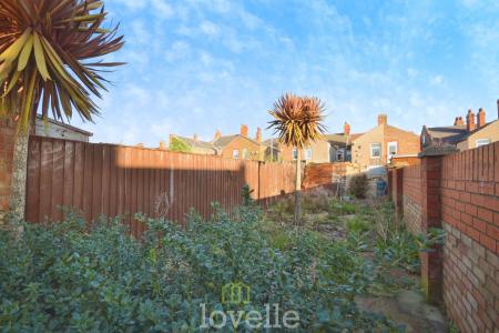 2 bedroom Terraced House for sale in Whites Road, Cleethorpes, DN35