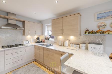 3 bedroom Semi-detached house for sale in Winter Gardens Close, Cleethorpes, DN35