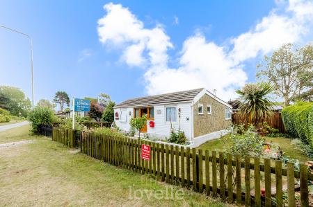 2 bedroom Chalet for sale in Humberston Fitties, Humberston, DN36