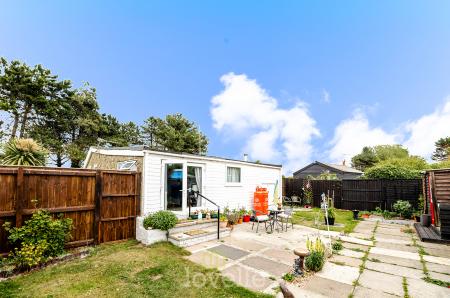 2 bedroom Chalet for sale in Humberston Fitties, Humberston, DN36