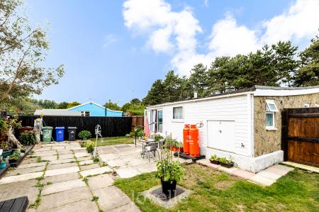 2 bedroom Chalet for sale in Humberston Fitties, Humberston, DN36