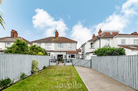 3 bedroom Semi-detached house for sale in Queens Parade, Cleethorpes, DN35