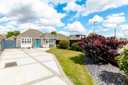 Queen Elizabeth Road, Humberston, DN36