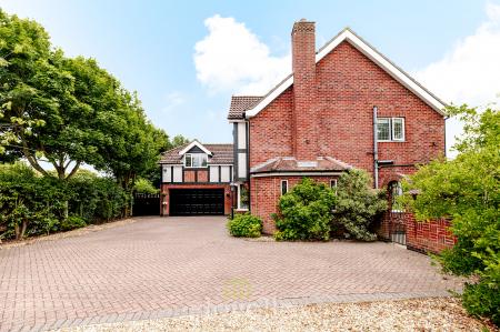 5 bedroom Detached house for sale in Park Lane, Cleethorpes, DN35