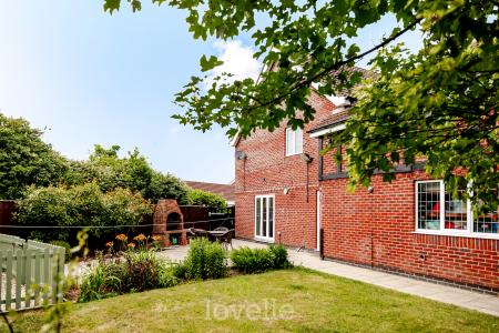 5 bedroom Detached house for sale in Park Lane, Cleethorpes, DN35