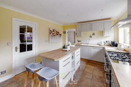 5 bedroom Detached house for sale in Park Lane, Cleethorpes, DN35