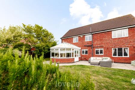 5 bedroom Detached house for sale in Park Lane, Cleethorpes, DN35