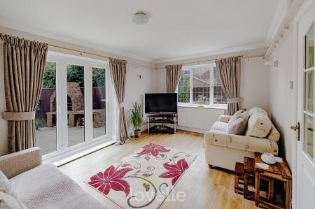 5 bedroom Detached house for sale in Park Lane, Cleethorpes, DN35