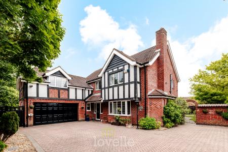 5 bedroom Detached house for sale in Park Lane, Cleethorpes, DN35