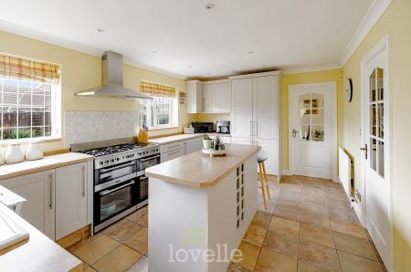 5 bedroom Detached house for sale in Park Lane, Cleethorpes, DN35