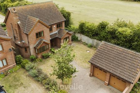 6 bedroom Detached house for sale in Swaby Close, Marshchapel, DN36