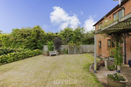 6 bedroom Detached house for sale in Swaby Close, Marshchapel, DN36