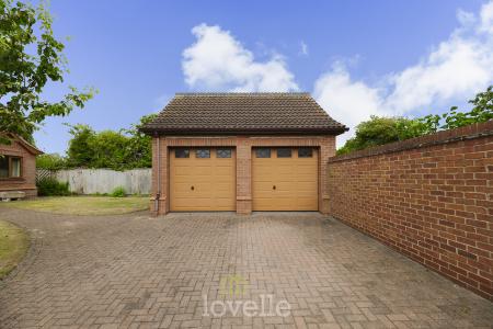 6 bedroom Detached house for sale in Swaby Close, Marshchapel, DN36