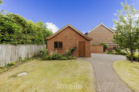 6 bedroom Detached house for sale in Swaby Close, Marshchapel, DN36