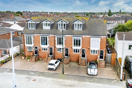 3 bedroom Town house for sale in Beach View Court ,Norfolk Lane, Cleethorpes, DN35
