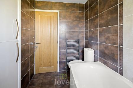 4 bedroom Semi-detached house for sale in Hurst Lea Drive, Humberston, DN36