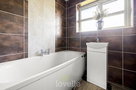 4 bedroom Semi-detached house for sale in Hurst Lea Drive, Humberston, DN36