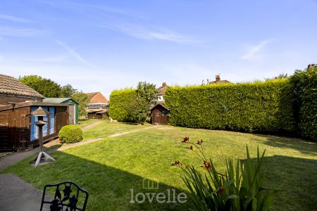 4 bedroom Semi-detached house for sale in Hurst Lea Drive, Humberston, DN36