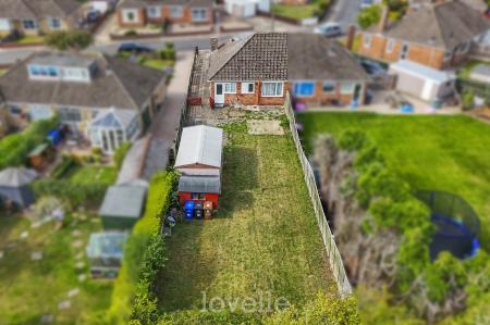 2 bedroom Semi-detached bungalow for sale in Philip Grove, Cleethorpes, DN35