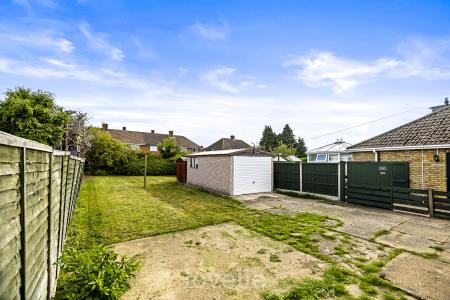2 bedroom Semi-detached bungalow for sale in Philip Grove, Cleethorpes, DN35
