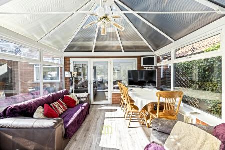 3 bedroom Bungalow for sale in Humberston Avenue, Humberston, DN36