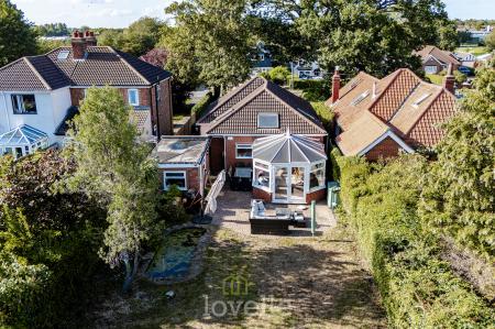 3 bedroom Bungalow for sale in Humberston Avenue, Humberston, DN36