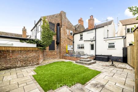 3 bedroom Cottage for sale in Tetney Lock Road, Tetney, DN36