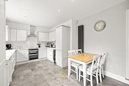 3 bedroom Cottage for sale in Tetney Lock Road, Tetney, DN36