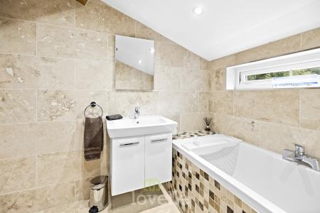 3 bedroom Cottage for sale in Tetney Lock Road, Tetney, DN36