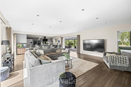 4 bedroom Bungalow for sale in Humberston Avenue, Humberston, DN36